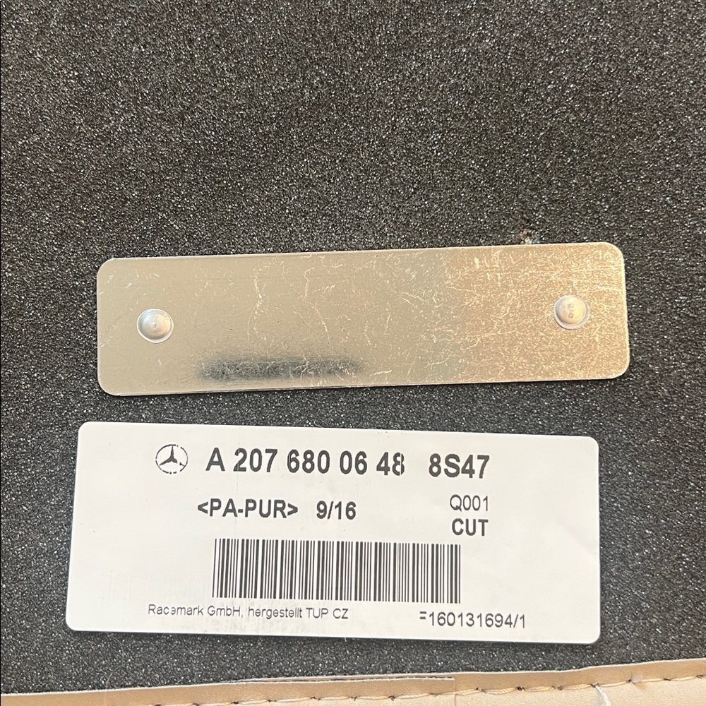 Tan Car Floor Mats. New only 3 pieces as you see on the pictures. No used - Picture 4 of 9